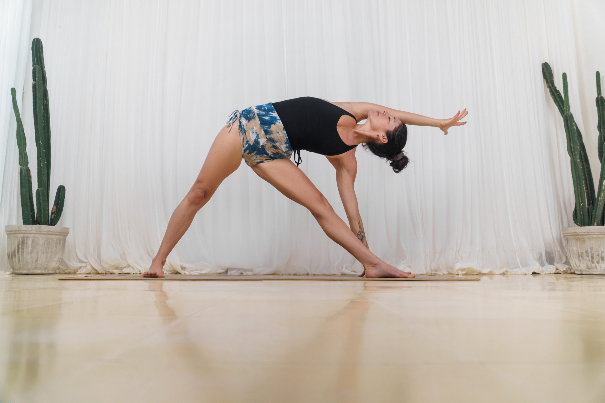 Challenging Yoga Pose, Forearm Balance / Pincha Mayurasana - YouTube